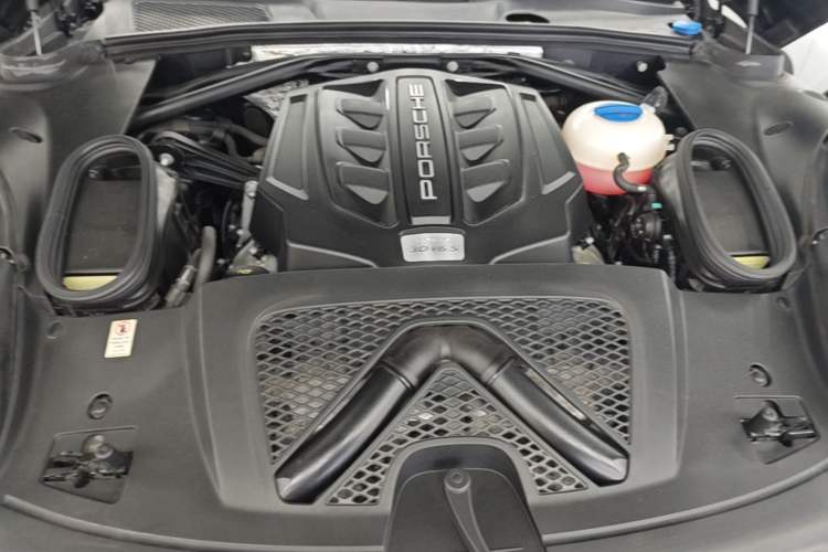 Used Porsche Macan 2016 Macan S 3.0T Engine Bay