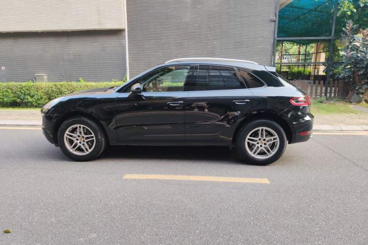 Used Porsche Macan 2016 Macan 2.0T Exterior 2