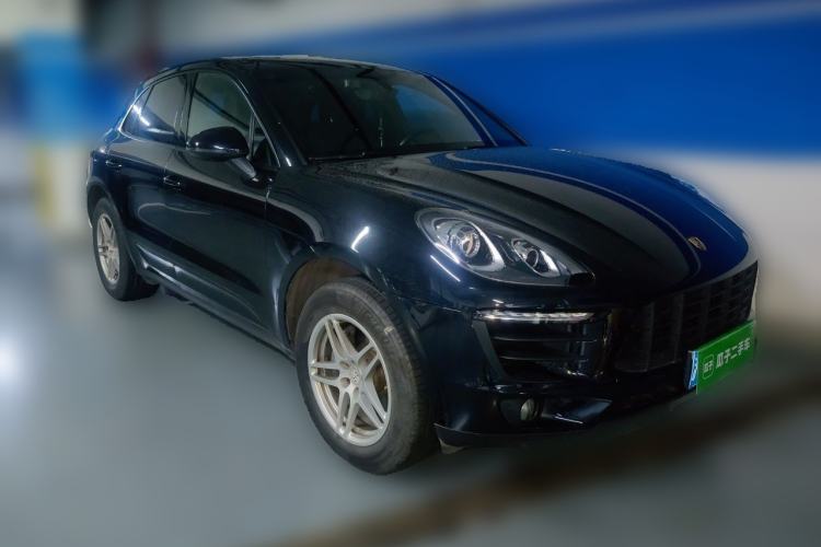Used Porsche Macan 2016 Macan 2.0T Front Right 45 Deg