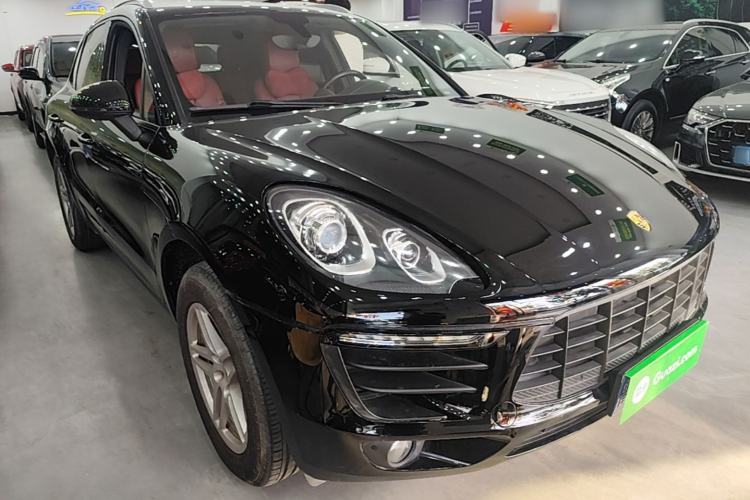 Used Porsche Macan 2016 Macan 2.0T Front Right 45 Deg