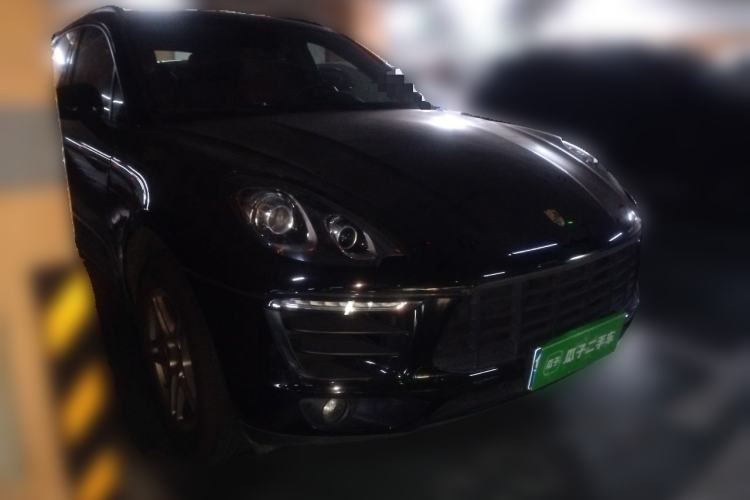 Used Porsche Macan 2016 Macan 2.0T Front Right 45 Deg
