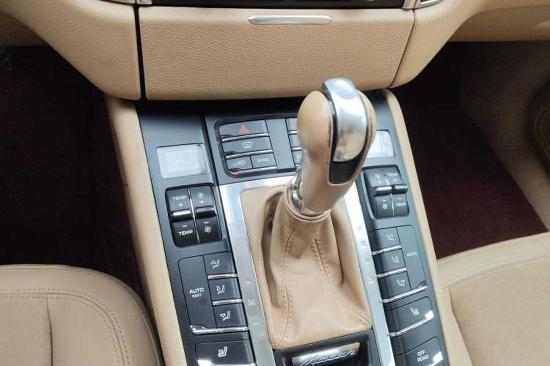Used Porsche Macan 2016 Macan 2.0T Gear Lever