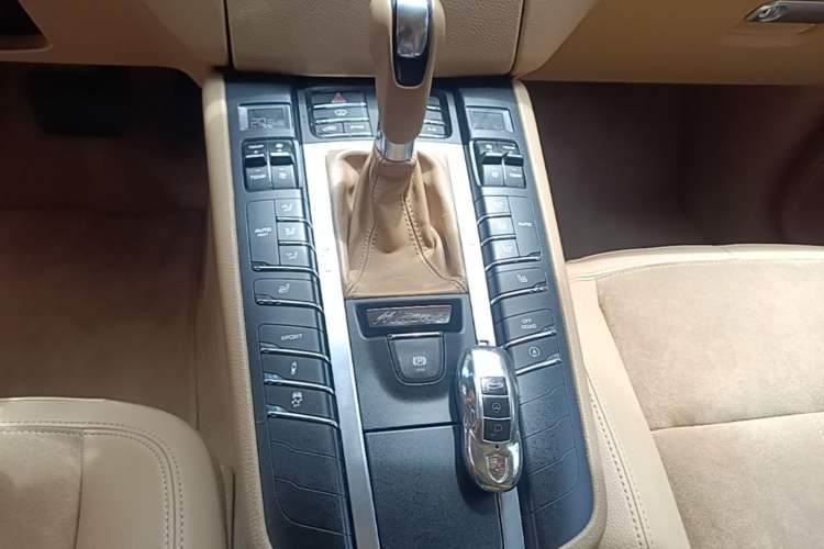 Used Porsche Macan 2016 Macan 2.0T Gear Lever