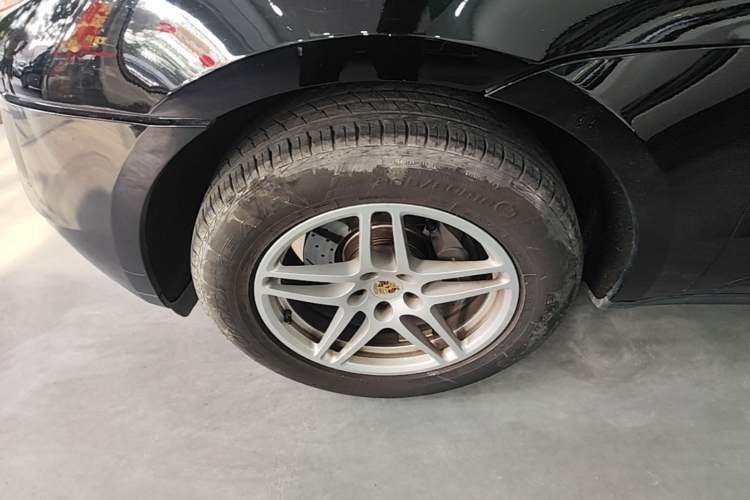 Used Porsche Macan 2016 Macan 2.0T Left Front Wheel Hub