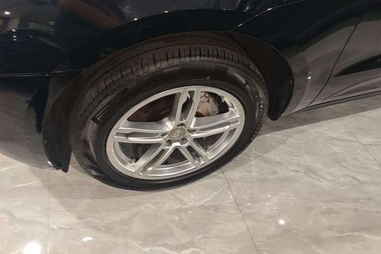Used Porsche Macan 2016 Macan S 3.0T Left Front Wheel Hub