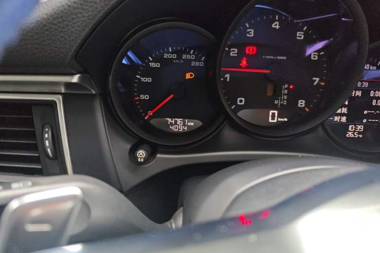Used Porsche Macan 2016 Macan 2.0T Odometer Close Up