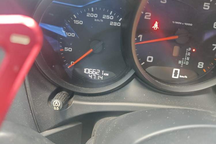 Used Porsche Macan 2016 Macan 2.0T Odometer Close Up