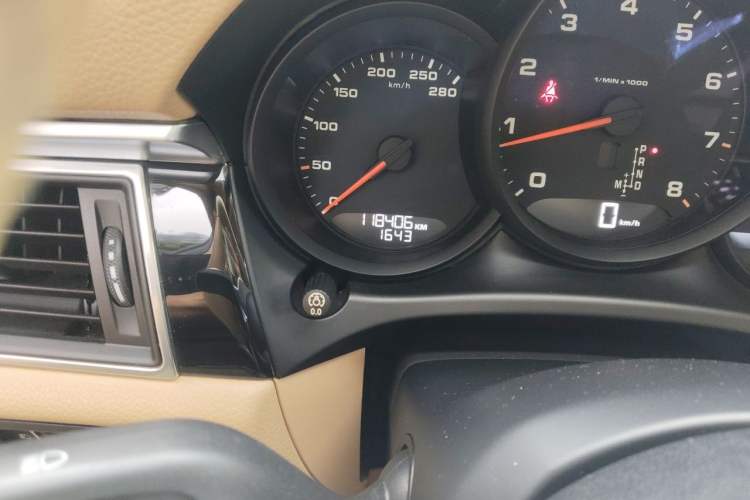 Used Porsche Macan 2016 Macan 2.0T Odometer Close Up