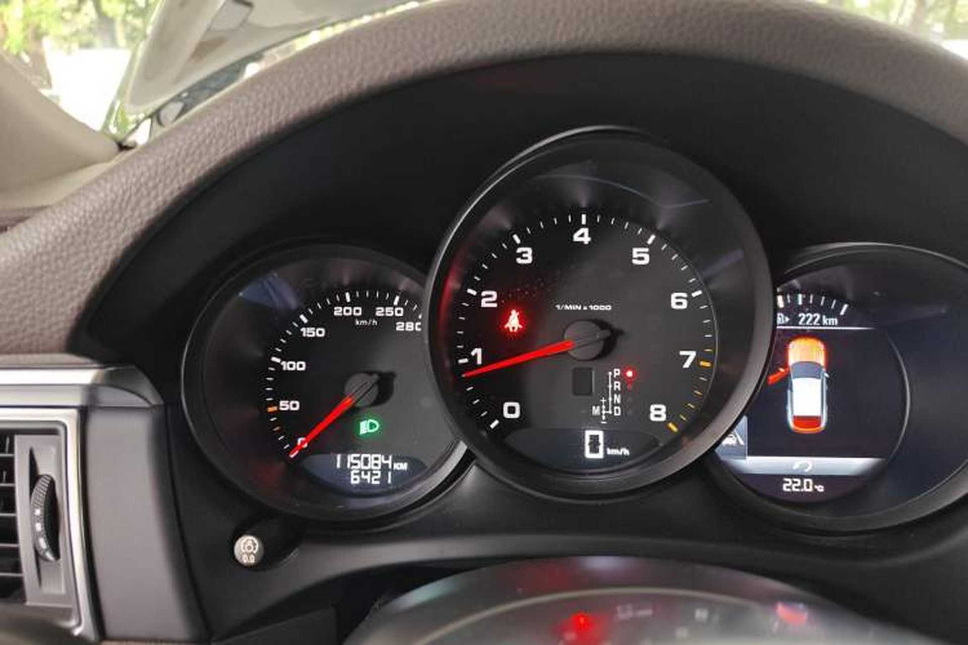 Used Porsche Macan 2016 Macan 2.0T Odometer Close Up
