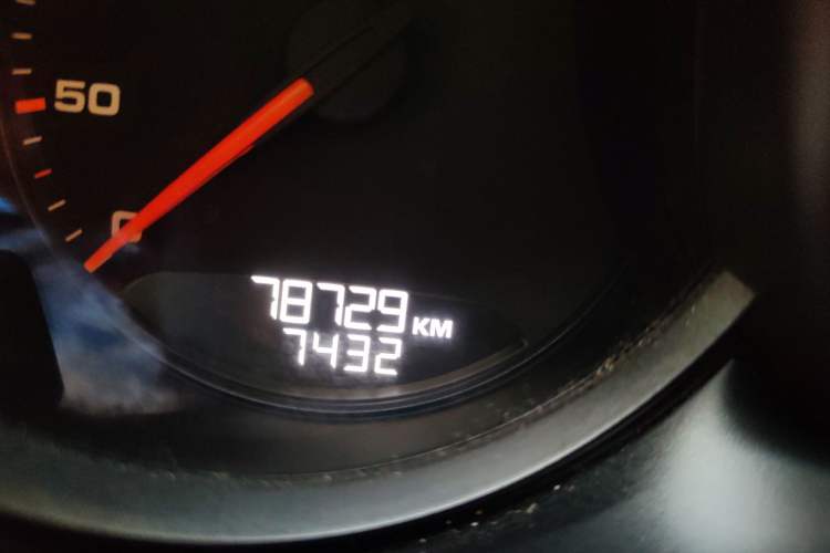 Used Porsche Macan 2016 Macan 2.0T Odometer Close Up
