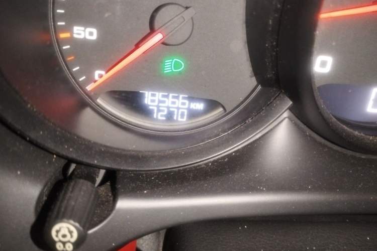 Used Porsche Macan 2016 Macan 2.0T Odometer Close Up