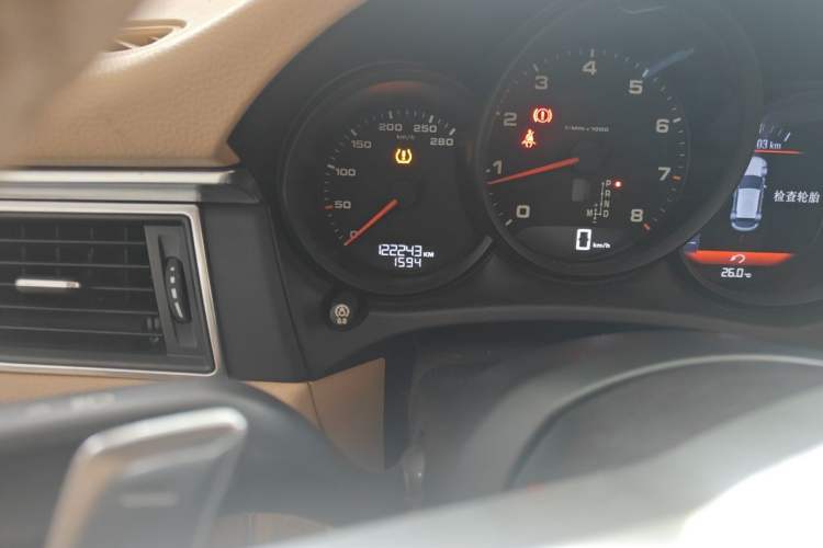Used Porsche Macan 2016 Macan 2.0T Odometer Close Up