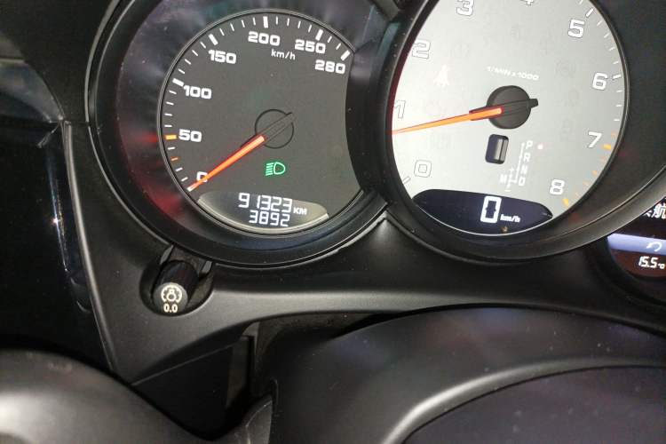 Used Porsche Macan 2016 Macan S 3.0T Odometer Close Up