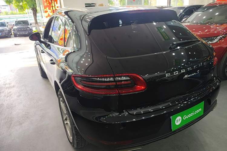 Used Porsche Macan 2016 Macan 2.0T Rear Left 45 Deg