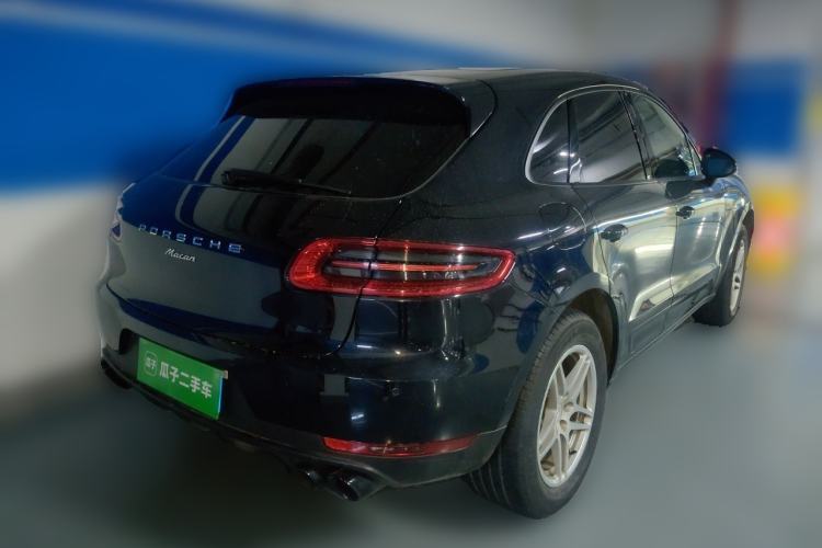 Used Porsche Macan 2016 Macan 2.0T Rear Right 45 Deg