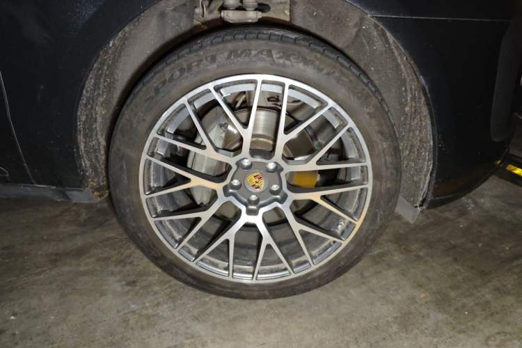 Used Porsche Macan 2016 Macan 2.0T Right Front Wheel Hub