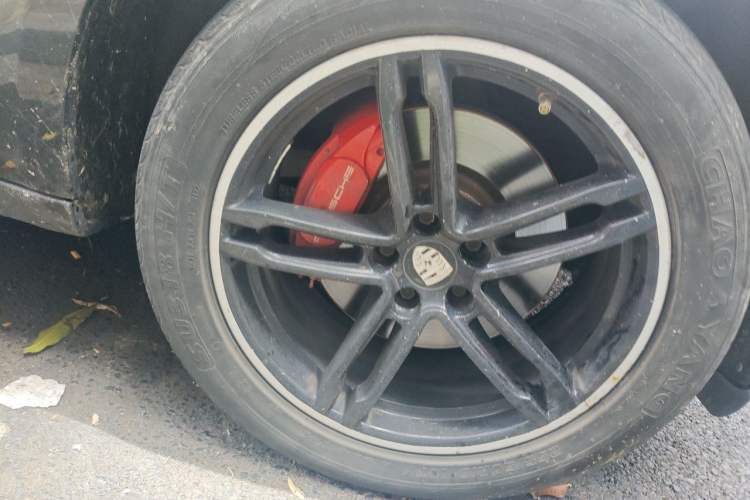 Used Porsche Macan 2016 Macan 2.0T Right Front Wheel Hub