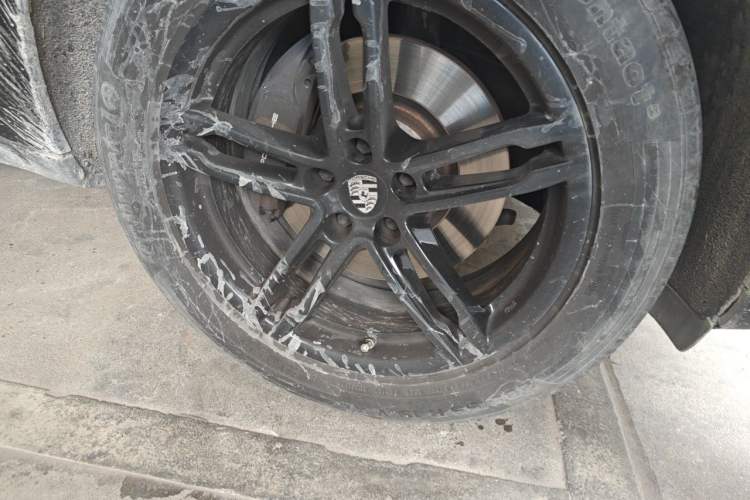 Used Porsche Macan 2016 Macan 2.0T Right Front Wheel Hub