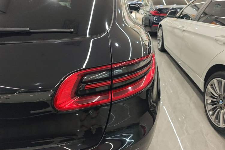 Used Porsche Macan 2016 Macan S 3.0T Right Rear Taillight