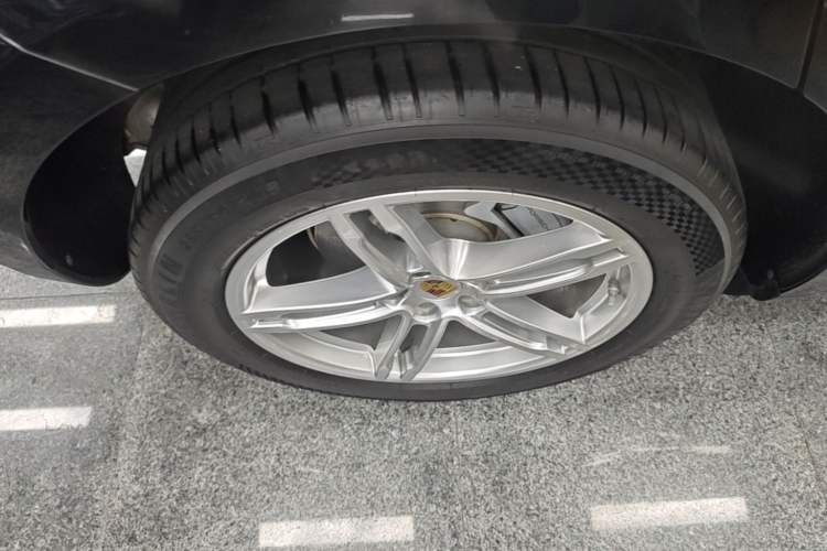 Used Porsche Macan 2016 Macan S 3.0T Right Rear Wheel Hub