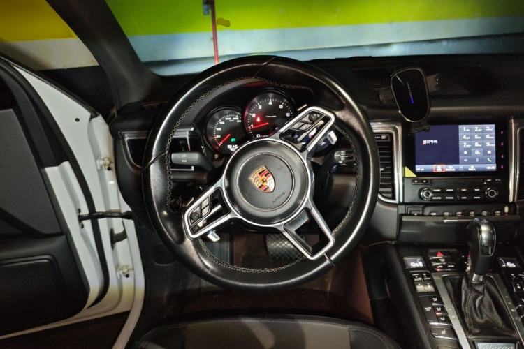 Used Porsche Macan 2016 Macan 2.0T Steering Wheel