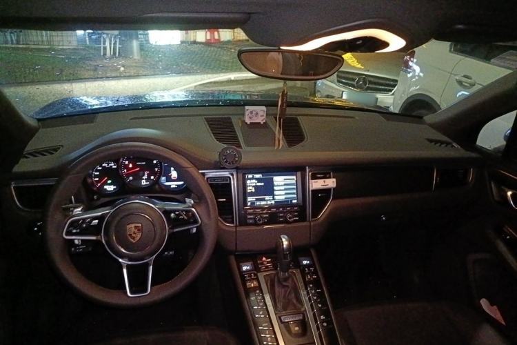 Used Porsche Macan 2016 Macan 2.0T Center Console