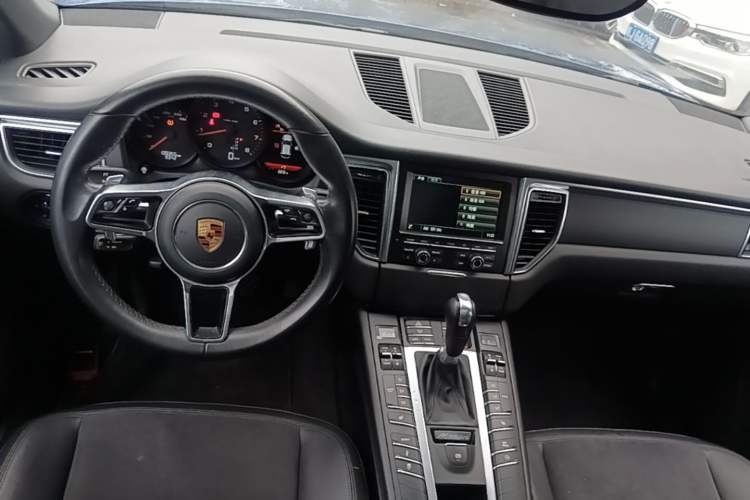 Used Porsche Macan 2016 Macan 2.0T Center Console