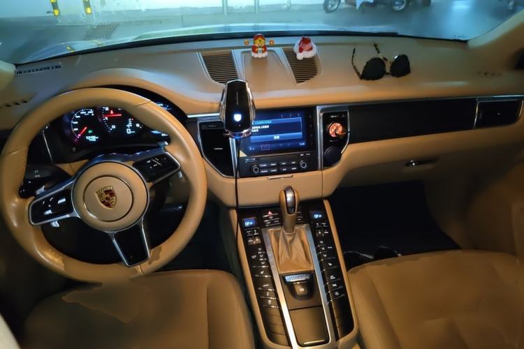 Used Porsche Macan 2016 Macan 2.0T Center Console