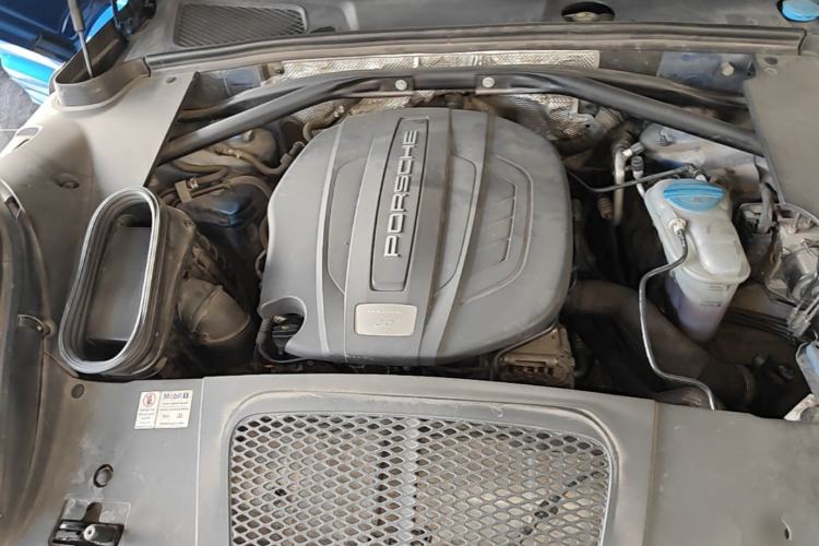 Used Porsche Macan 2016 Macan 2.0T Engine Bay