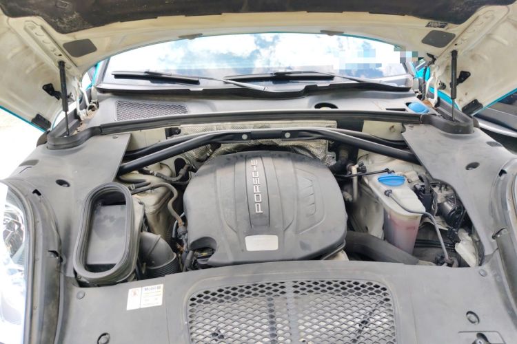 Used Porsche Macan 2016 Macan 2.0T Engine Bay