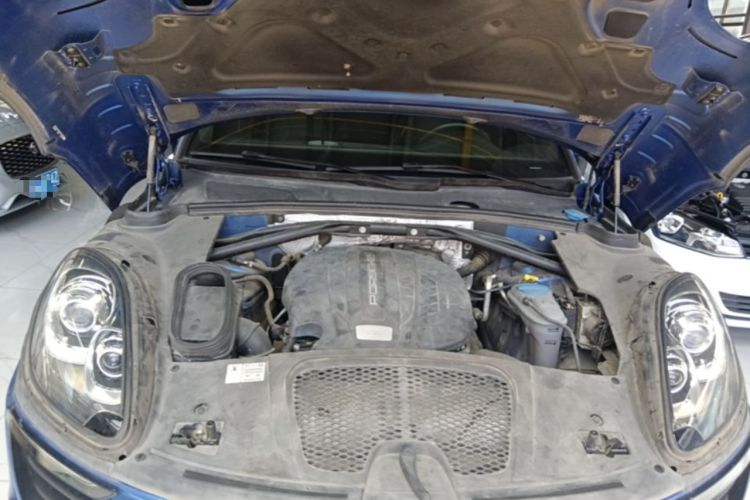 Used Porsche Macan 2016 Macan 2.0T Engine Bay