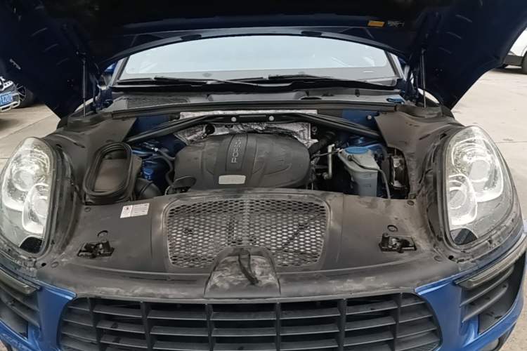 Used Porsche Macan 2016 Macan 2.0T Engine Bay