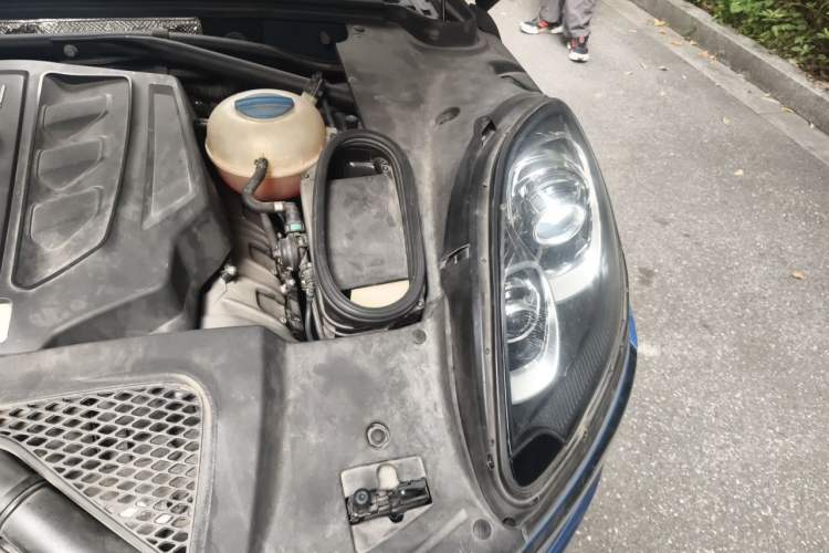 Used Porsche Macan 2016 Macan S 3.0T Engine Bay Left