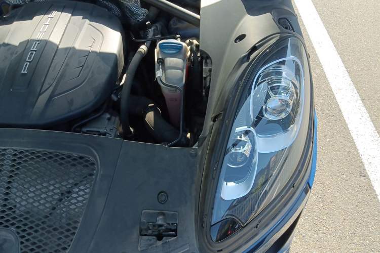 Used Porsche Macan 2016 Macan 2.0T Engine Bay Left