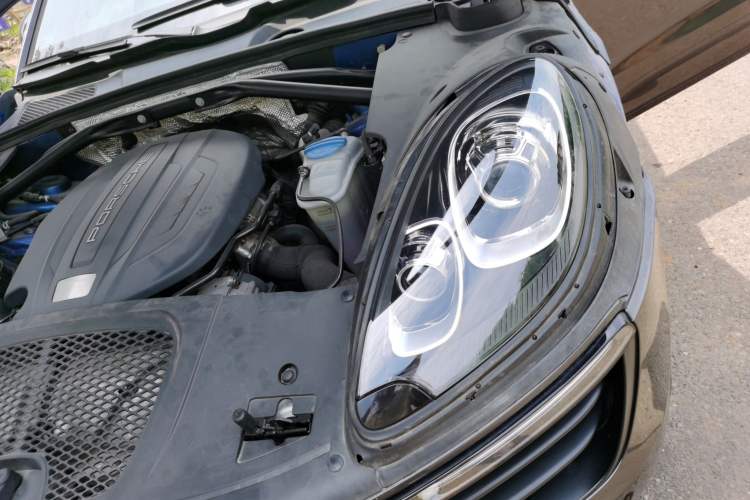 Used Porsche Macan 2016 Macan 2.0T Engine Bay Left