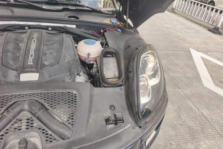 Used Porsche Macan 2016 Macan S 3.0T Engine Bay Left