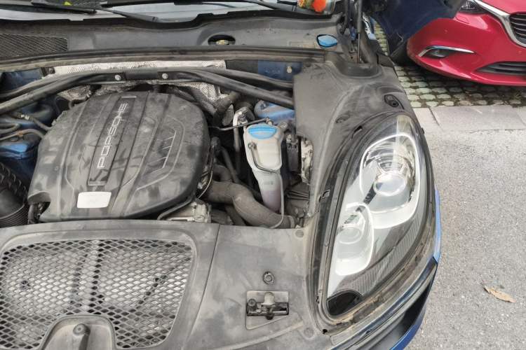 Used Porsche Macan 2016 Macan 2.0T Engine Bay Left