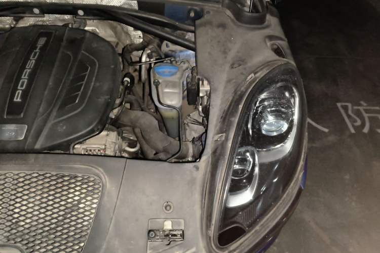 Used Porsche Macan 2016 Macan 2.0T Engine Bay Left