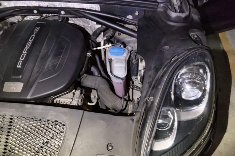 Used Porsche Macan 2016 Macan 2.0T Engine Bay Left