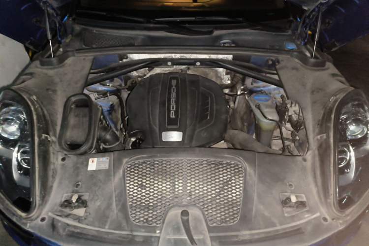 Used Porsche Macan 2016 Macan 2.0T Engine Bay