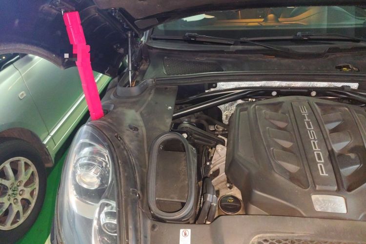 Used Porsche Macan 2016 Macan S 3.0T Engine Bay Right