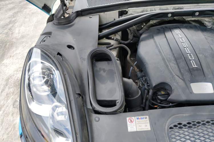Used Porsche Macan 2016 Macan 2.0T Engine Bay Right