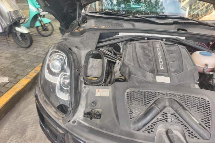 Used Porsche Macan 2016 Macan S 3.0T Engine Bay Right