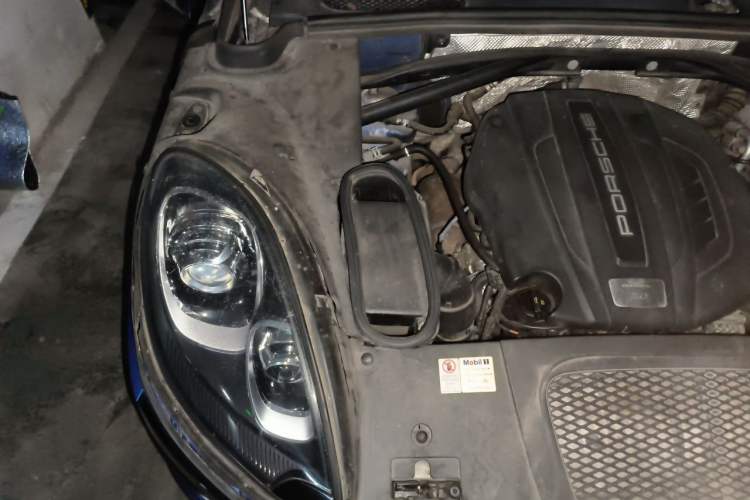 Used Porsche Macan 2016 Macan 2.0T Engine Bay Right
