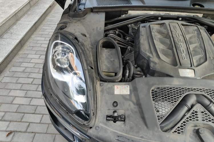 Used Porsche Macan 2016 Macan S 3.0T Engine Bay Right