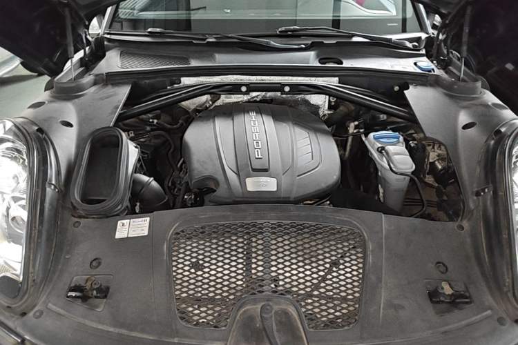 Used Porsche Macan 2016 Macan 2.0T Engine Bay