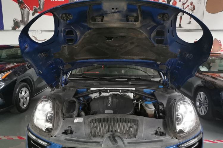 Used Porsche Macan 2016 Macan 2.0T Engine Bay