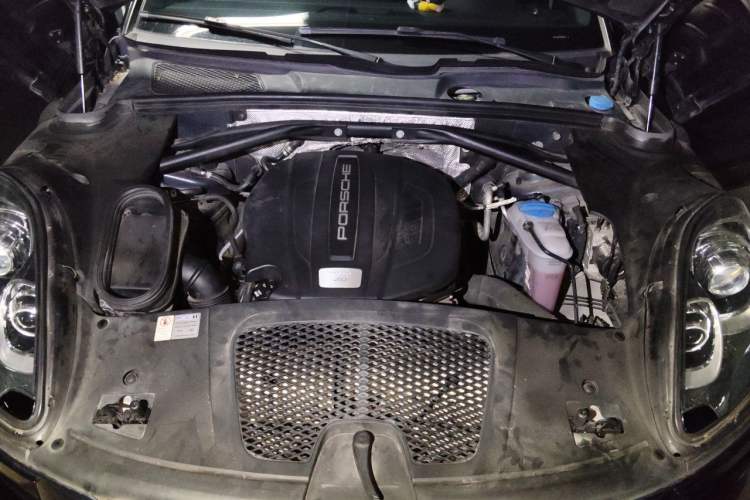 Used Porsche Macan 2016 Macan 2.0T Engine Bay