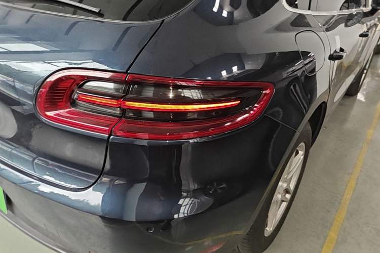 Used Porsche Macan 2016 Macan 2.0T Exterior 3