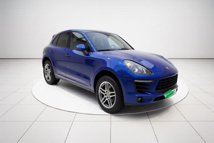 Used Porsche Macan 2016 Macan 2.0T Front Right 45 Deg